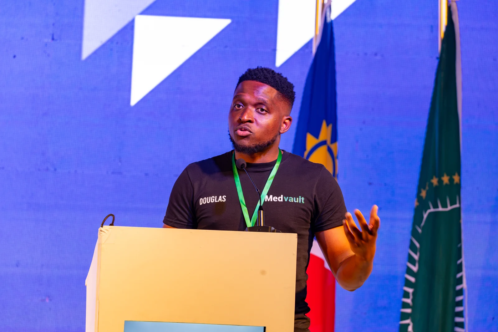 03 / Douglas presenting on stage